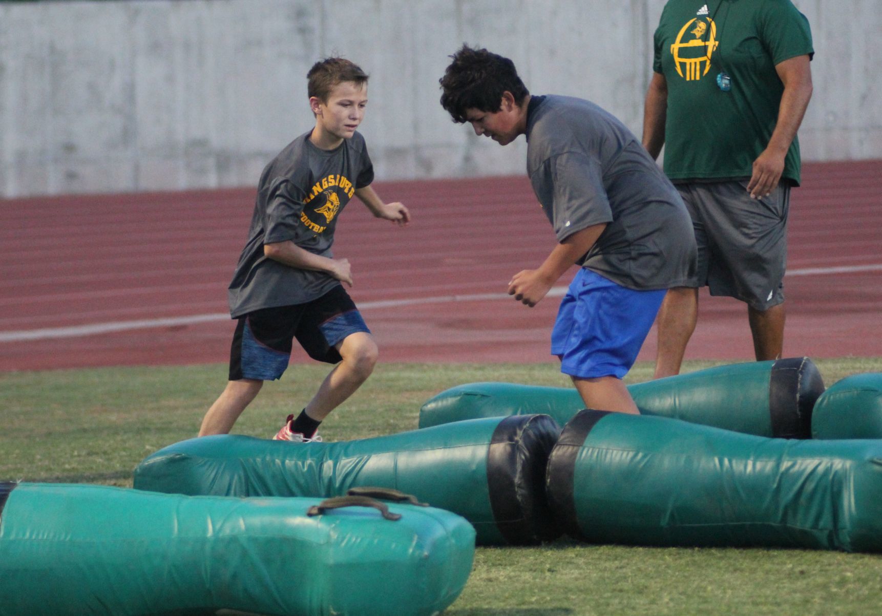 Kingsburg holds youth football camp